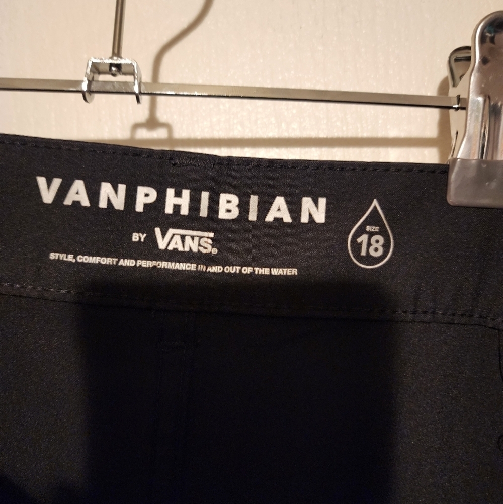 Vans Vanphibian Black Cargo Shorts Size 18 - Picture 3 of 4